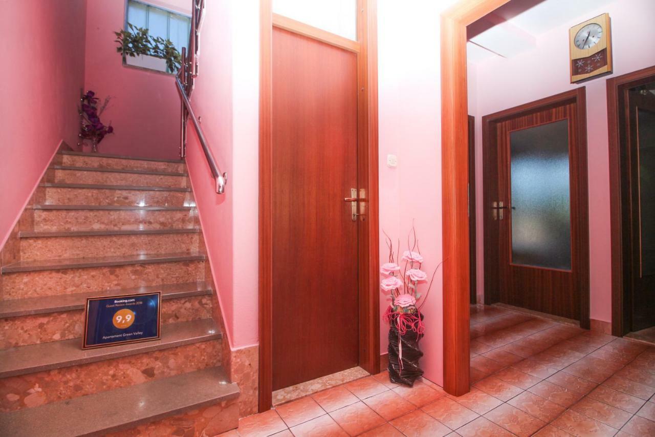 אומיס Apartament Green Valley מראה חיצוני תמונה